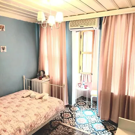 La Bella Bed & Breakfast